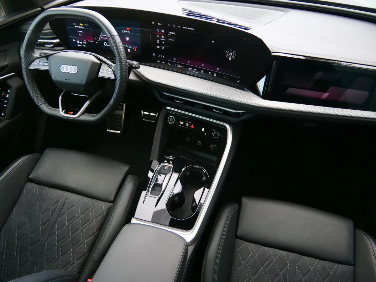 2.0 TFSI e-hybrid quattro S edition 299 Pk Automaat NIEUW MODEL Stoelverwarming / Pano-dak / Adaptive Cruise / Camera's