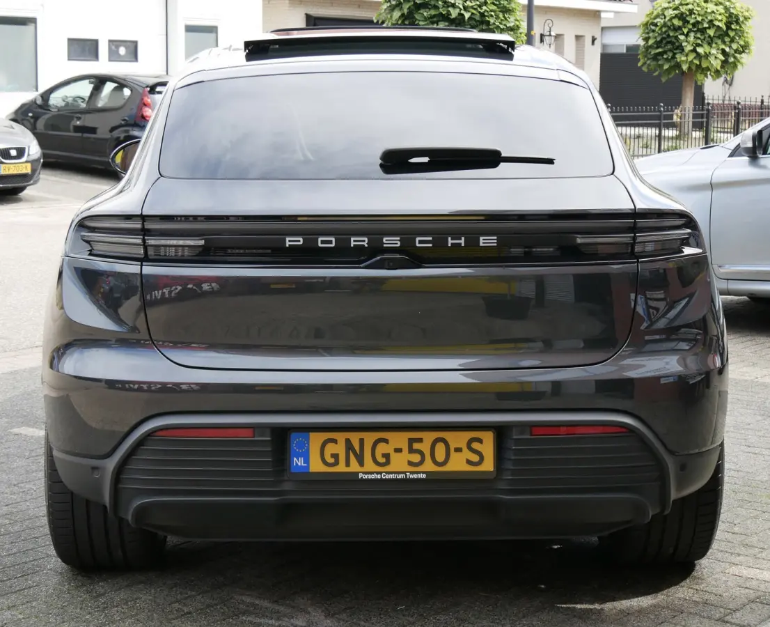 4 100 kWh pano. adaptief onderstel. trekhaak. bose