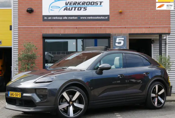 4 100 kWh pano. adaptief onderstel. trekhaak. bose