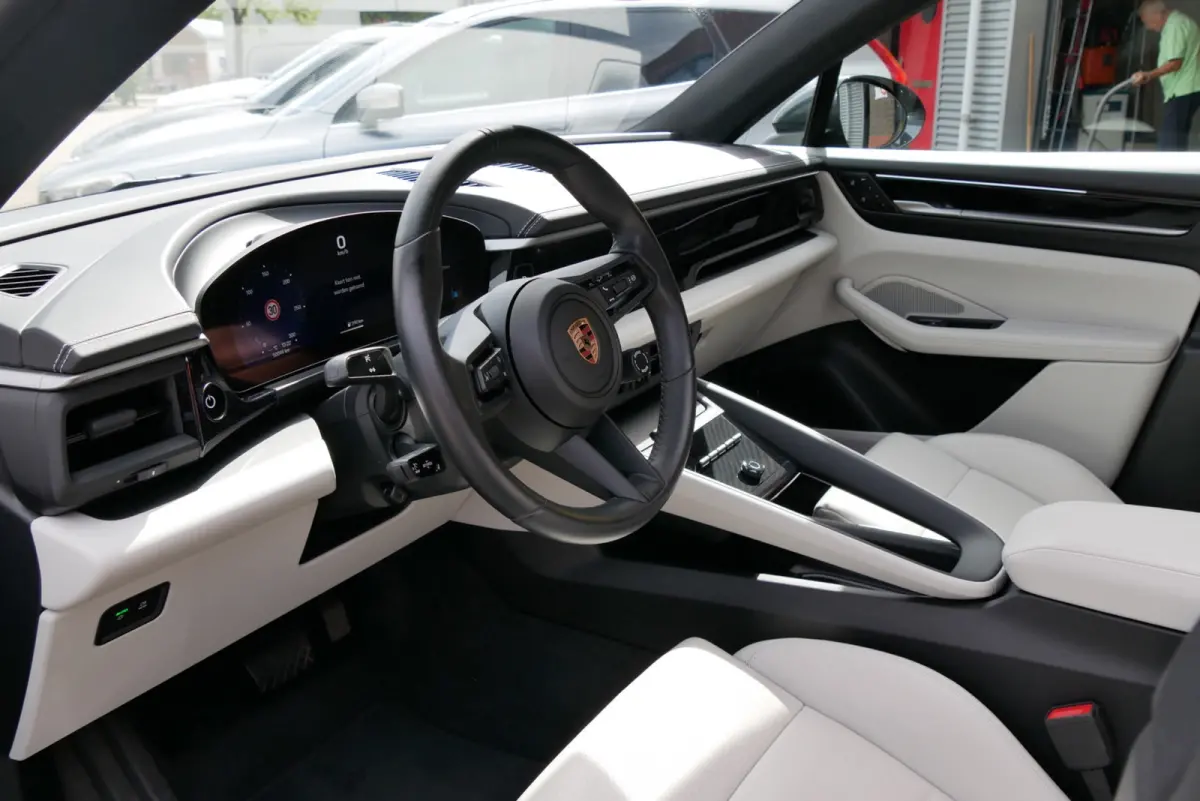 4 100 kWh pano. adaptief onderstel. trekhaak. bose