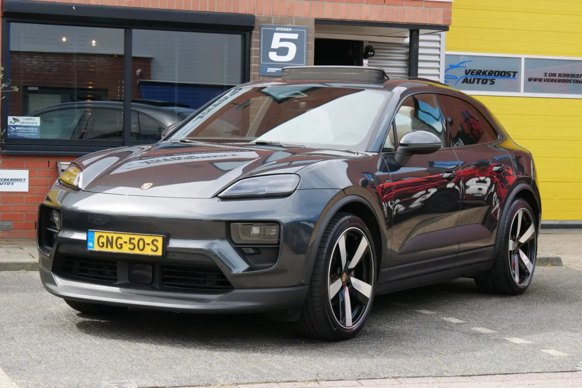 4 100 kWh pano. adaptief onderstel. trekhaak. bose