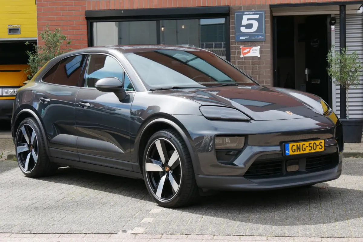 4 100 kWh pano. adaptief onderstel. trekhaak. bose