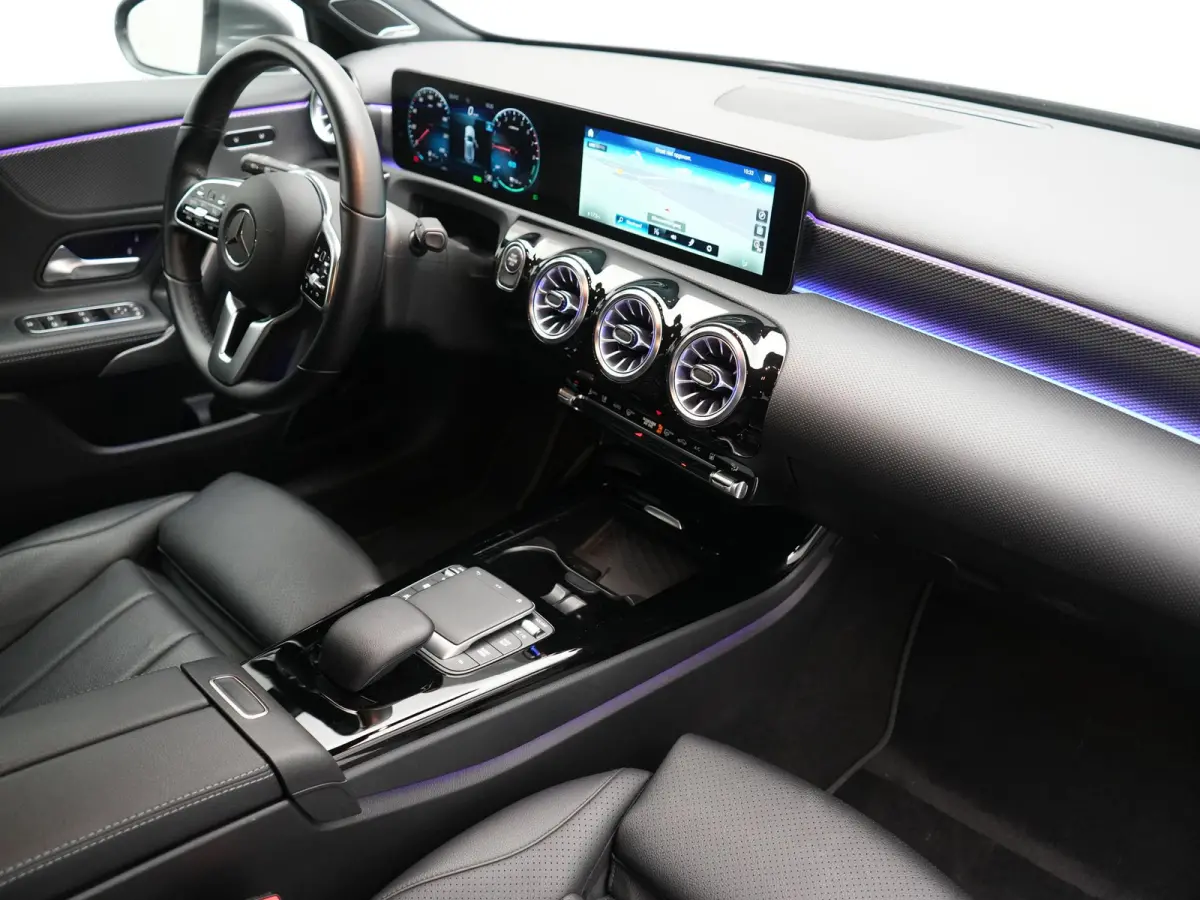 250 e Progressive PHEV 218pk Dealer O.H. | Camera | Lederen Sportstoelen Ventilatie & Verwarmd | Burmester Audio | Blis | Sfeerverlichting | Apple Carplay | LED Koplampen | Cruise Control | 