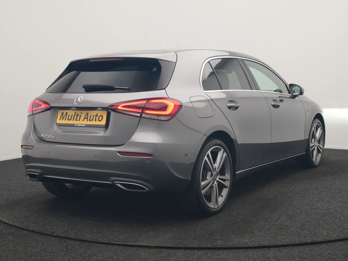 250 e Progressive PHEV 218pk Dealer O.H. | Camera | Lederen Sportstoelen Ventilatie & Verwarmd | Burmester Audio | Blis | Sfeerverlichting | Apple Carplay | LED Koplampen | Cruise Control | 