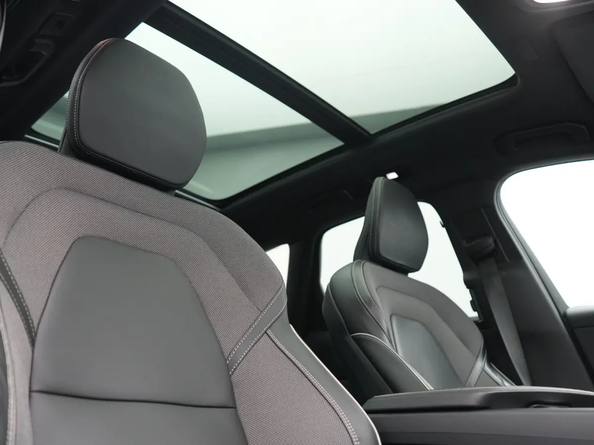 T6 AWD R-Design PHEV 340pk Dealer O.H. | Panodak | Adaptive Cruise | Head Up | 360 Camera | Harman / Kardon | Lederen Sportstoelen Memory & Verwarmd | Stuur Verwarmd | Google Assistent | Key