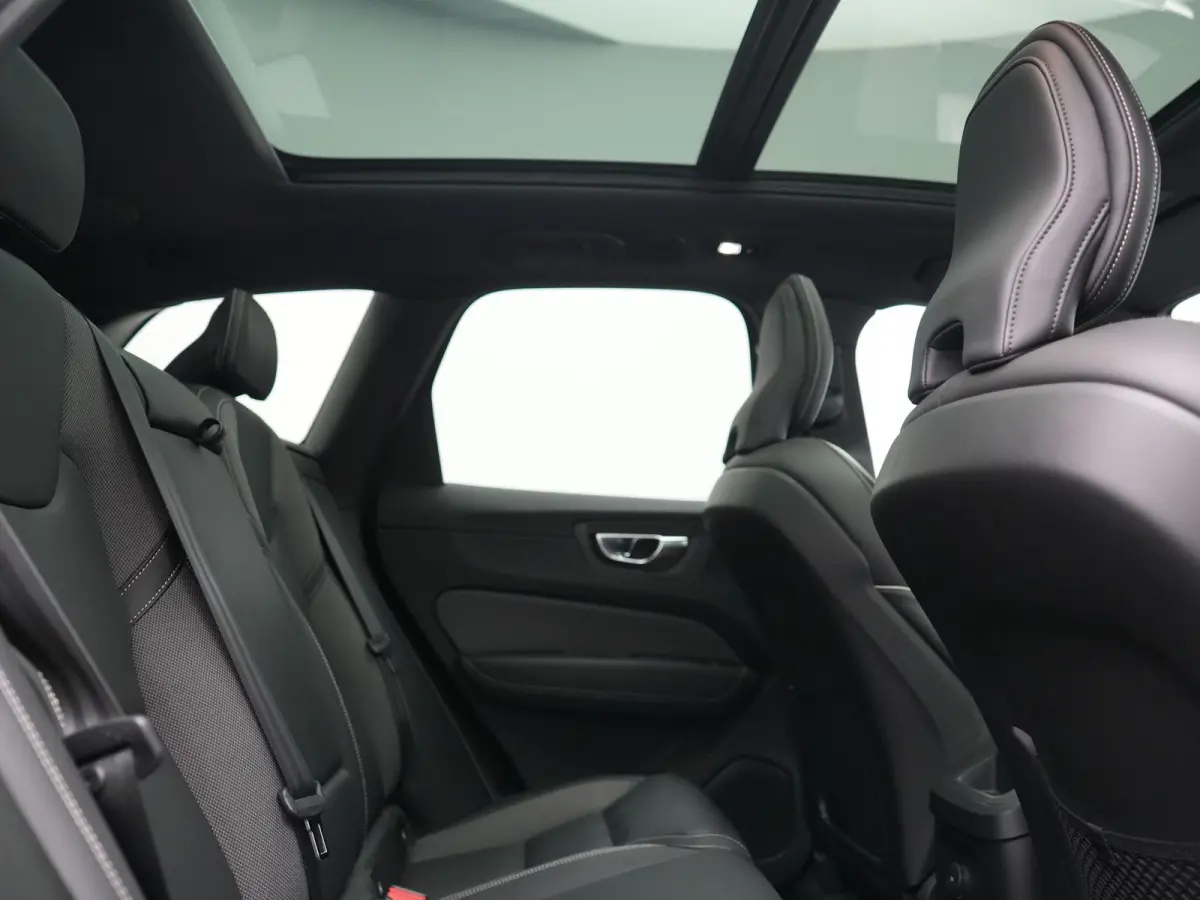 T6 AWD R-Design PHEV 340pk Dealer O.H. | Panodak | Adaptive Cruise | Head Up | 360 Camera | Harman / Kardon | Lederen Sportstoelen Memory & Verwarmd | Stuur Verwarmd | Google Assistent | Key
