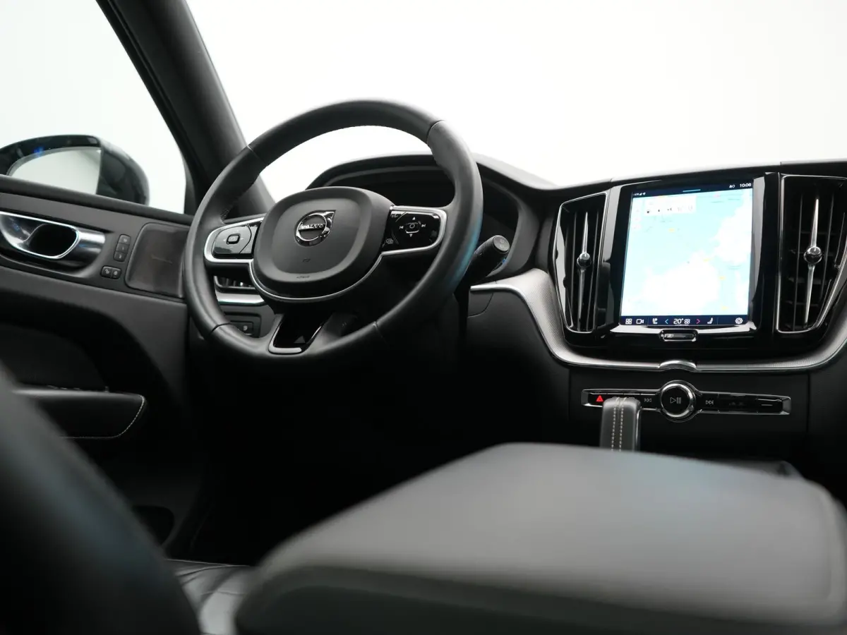 T6 AWD R-Design PHEV 340pk Dealer O.H. | Panodak | Adaptive Cruise | Head Up | 360 Camera | Harman / Kardon | Lederen Sportstoelen Memory & Verwarmd | Stuur Verwarmd | Google Assistent | Key