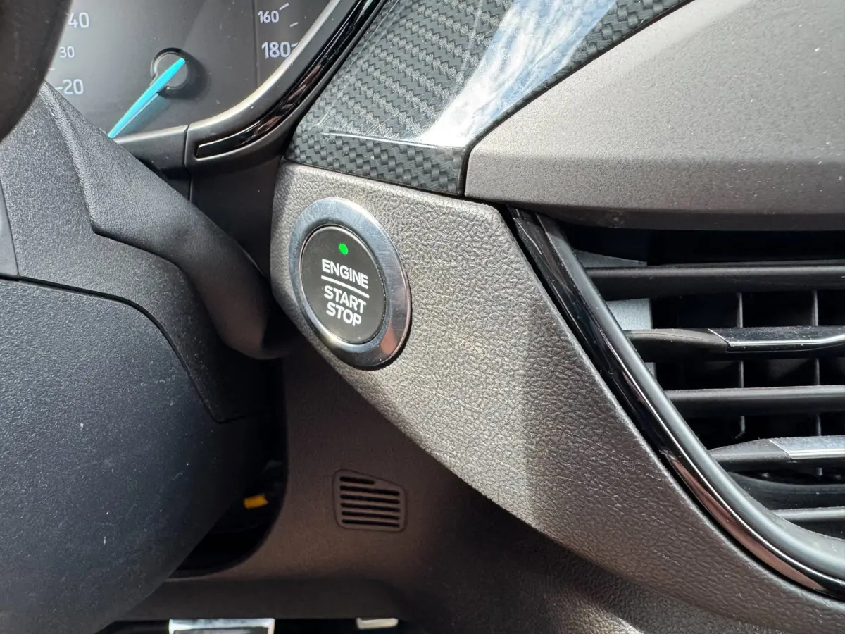 1.0 EcoBoost Titanium Business **CARPLAY + KEYLESS + WINTER PACK + CAMERA****