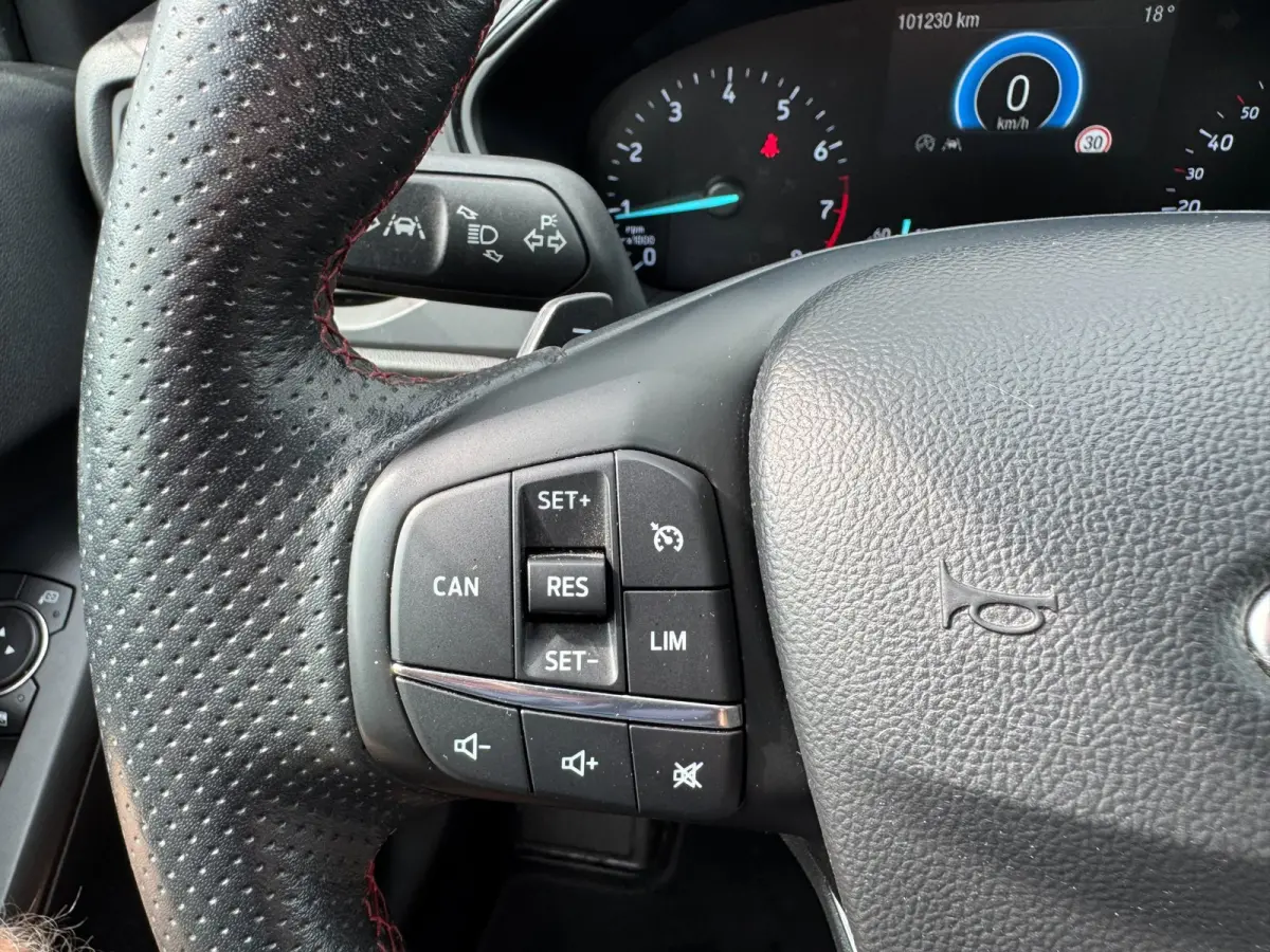 1.0 EcoBoost Titanium Business **CARPLAY + KEYLESS + WINTER PACK + CAMERA****
