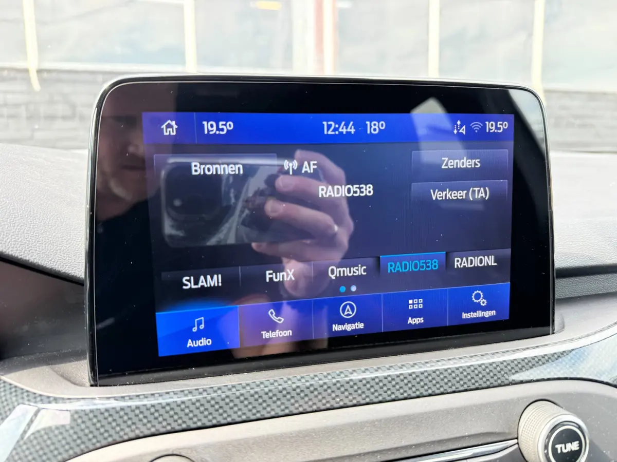 1.0 EcoBoost Titanium Business **CARPLAY + KEYLESS + WINTER PACK + CAMERA****