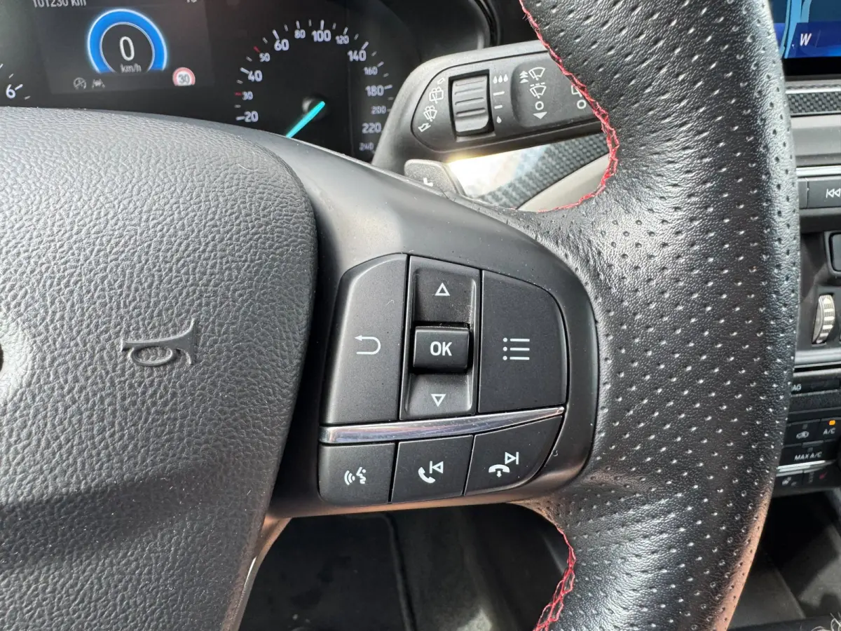 1.0 EcoBoost Titanium Business **CARPLAY + KEYLESS + WINTER PACK + CAMERA****