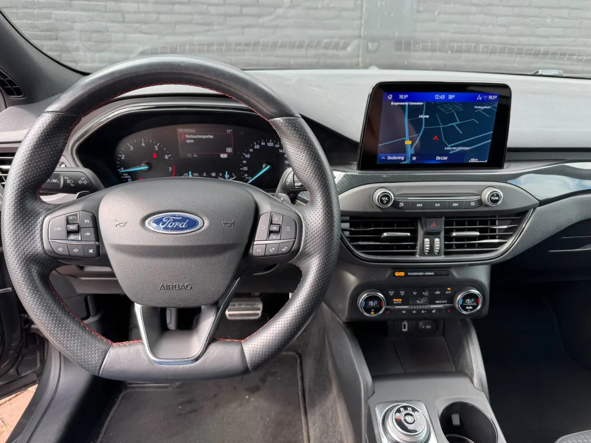 1.0 EcoBoost Titanium Business **CARPLAY + KEYLESS + WINTER PACK + CAMERA****