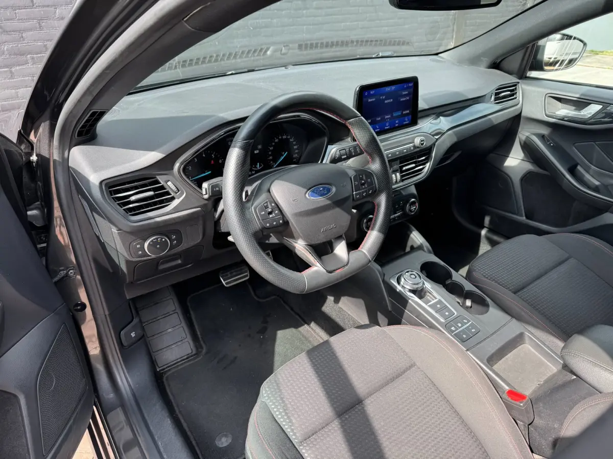 1.0 EcoBoost Titanium Business **CARPLAY + KEYLESS + WINTER PACK + CAMERA****