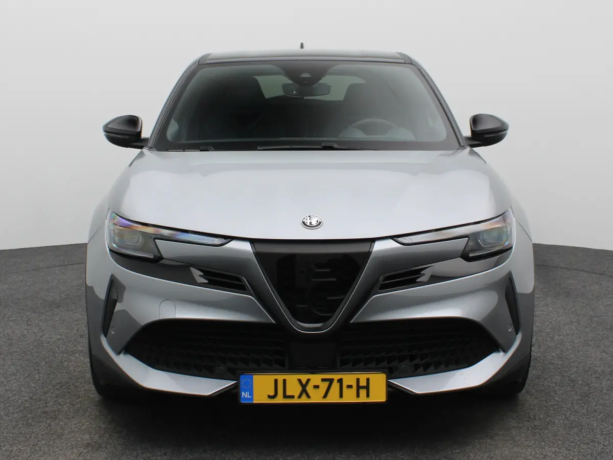 Elettrica Veloce 54 kWh 280 PK! | Sperdifferentieel | Sabelt Kuipstoelen | Camera | Parkeersensoren Voor en Achter | 20" Lichtmetalen Velgen | Elektrische Kofferklep | Stoelverwarming | Elek