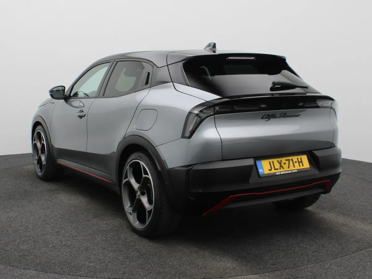 Elettrica Veloce 54 kWh 280 PK! | Sperdifferentieel | Sabelt Kuipstoelen | Camera | Parkeersensoren Voor en Achter | 20" Lichtmetalen Velgen | Elektrische Kofferklep | Stoelverwarming | Elek