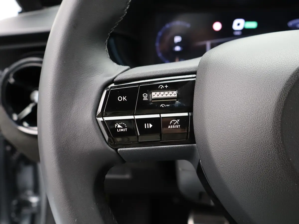 Elettrica Veloce 54 kWh 280 PK! | Sperdifferentieel | Sabelt Kuipstoelen | Camera | Parkeersensoren Voor en Achter | 20" Lichtmetalen Velgen | Elektrische Kofferklep | Stoelverwarming | Elek