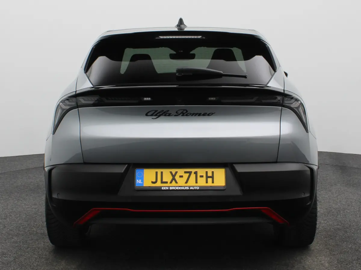 Elettrica Veloce 54 kWh 280 PK! | Sperdifferentieel | Sabelt Kuipstoelen | Camera | Parkeersensoren Voor en Achter | 20" Lichtmetalen Velgen | Elektrische Kofferklep | Stoelverwarming | Elek