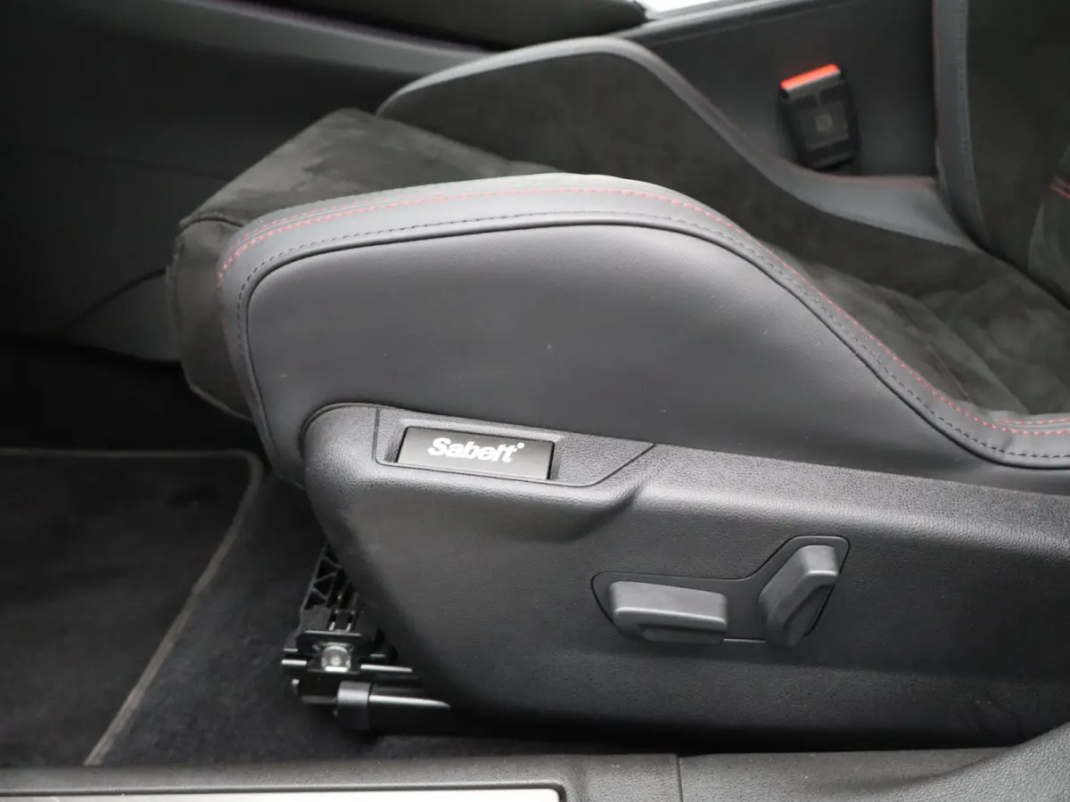 Elettrica Veloce 54 kWh 280 PK! | Sperdifferentieel | Sabelt Kuipstoelen | Camera | Parkeersensoren Voor en Achter | 20" Lichtmetalen Velgen | Elektrische Kofferklep | Stoelverwarming | Elek