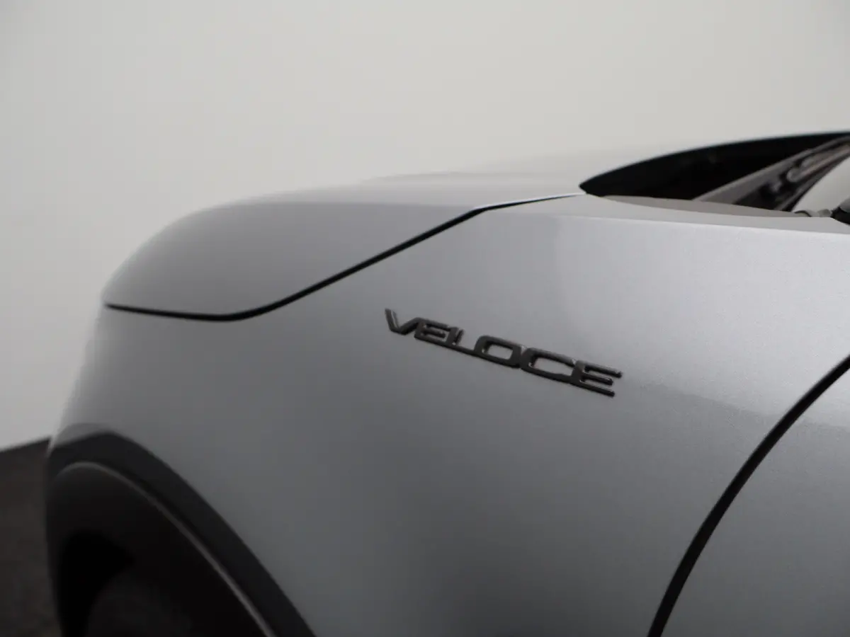 Elettrica Veloce 54 kWh 280 PK! | Sperdifferentieel | Sabelt Kuipstoelen | Camera | Parkeersensoren Voor en Achter | 20" Lichtmetalen Velgen | Elektrische Kofferklep | Stoelverwarming | Elek