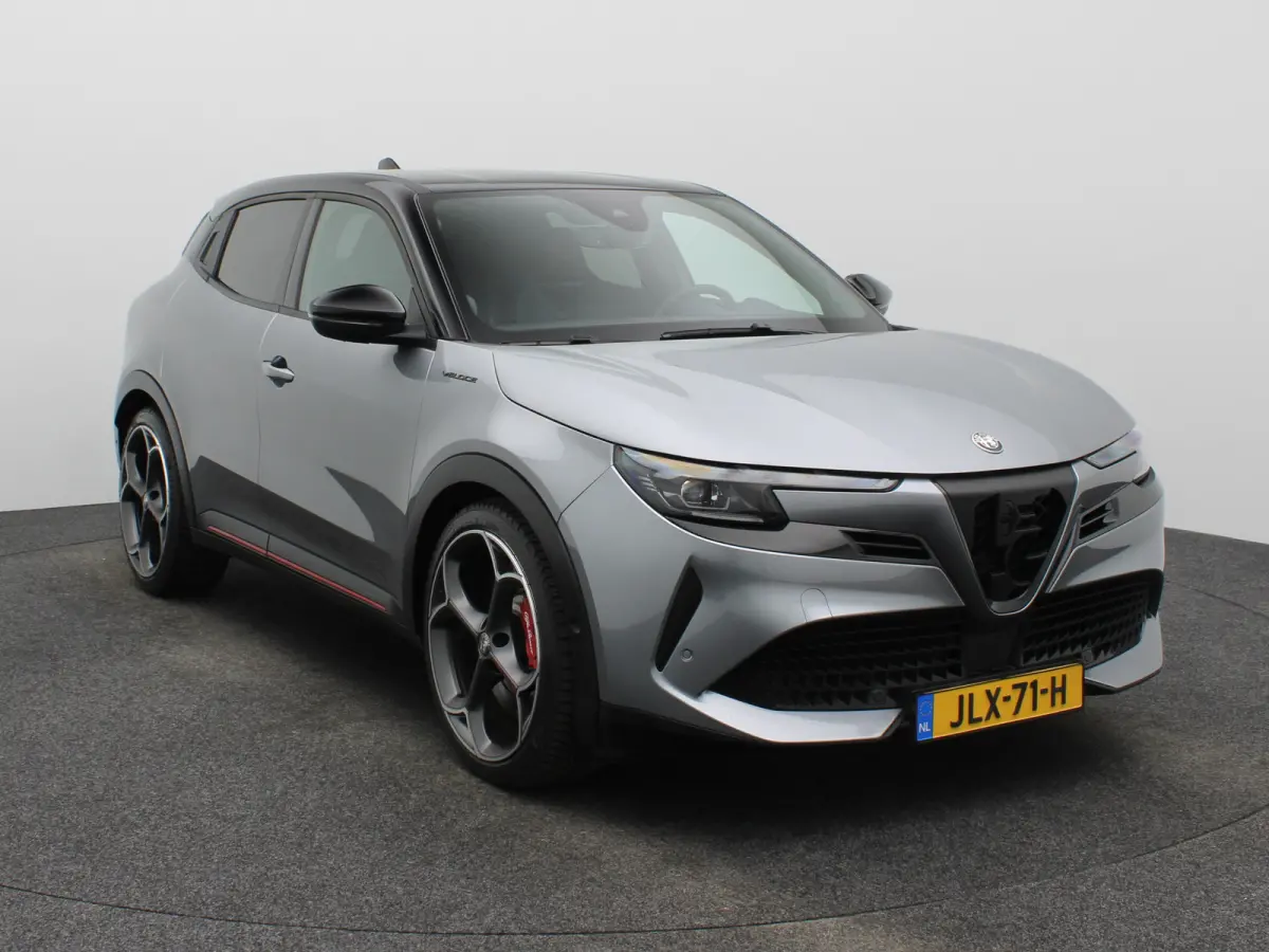 Elettrica Veloce 54 kWh 280 PK! | Sperdifferentieel | Sabelt Kuipstoelen | Camera | Parkeersensoren Voor en Achter | 20" Lichtmetalen Velgen | Elektrische Kofferklep | Stoelverwarming | Elek