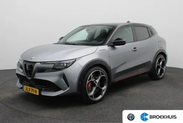 Elettrica Veloce 54 kWh 280 PK! | Sperdifferentieel | Sabelt Kuipstoelen | Camera | Parkeersensoren Voor en Achter | 20" Lichtmetalen Velgen | Elektrische Kofferklep | Stoelverwarming | Elek