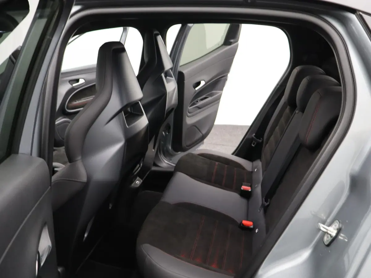 Elettrica Veloce 54 kWh 280 PK! | Sperdifferentieel | Sabelt Kuipstoelen | Camera | Parkeersensoren Voor en Achter | 20" Lichtmetalen Velgen | Elektrische Kofferklep | Stoelverwarming | Elek
