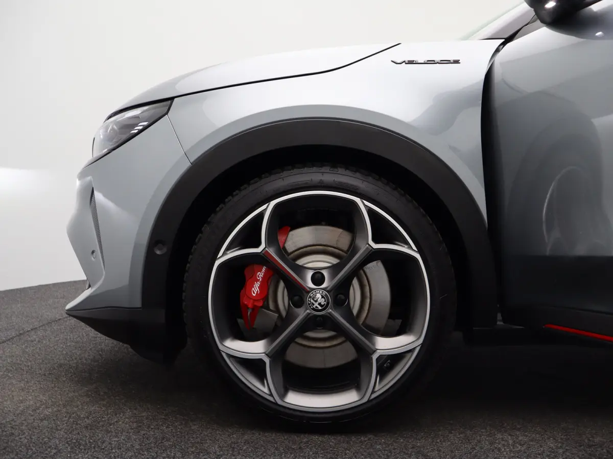 Elettrica Veloce 54 kWh 280 PK! | Sperdifferentieel | Sabelt Kuipstoelen | Camera | Parkeersensoren Voor en Achter | 20" Lichtmetalen Velgen | Elektrische Kofferklep | Stoelverwarming | Elek