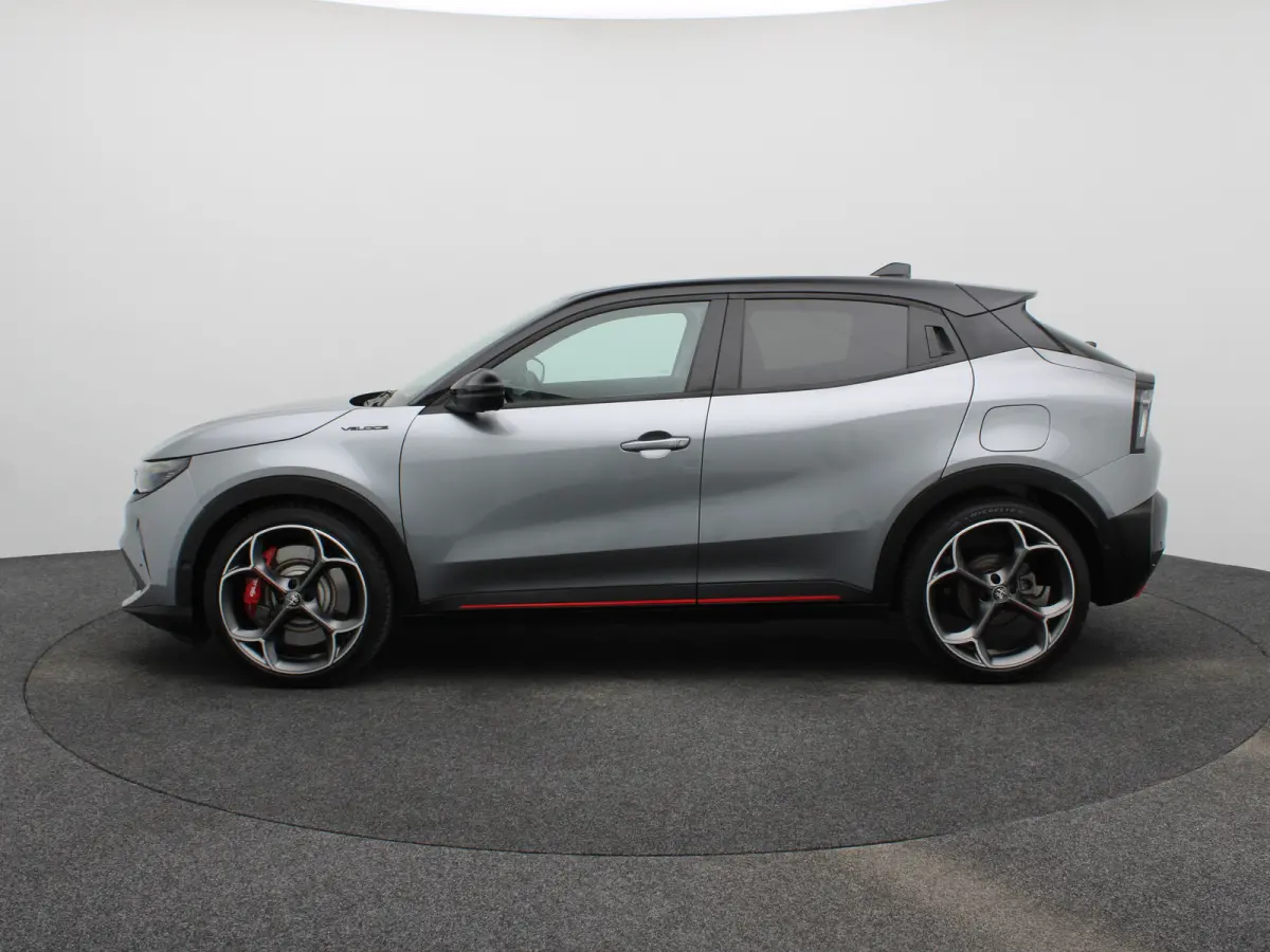 Elettrica Veloce 54 kWh 280 PK! | Sperdifferentieel | Sabelt Kuipstoelen | Camera | Parkeersensoren Voor en Achter | 20" Lichtmetalen Velgen | Elektrische Kofferklep | Stoelverwarming | Elek