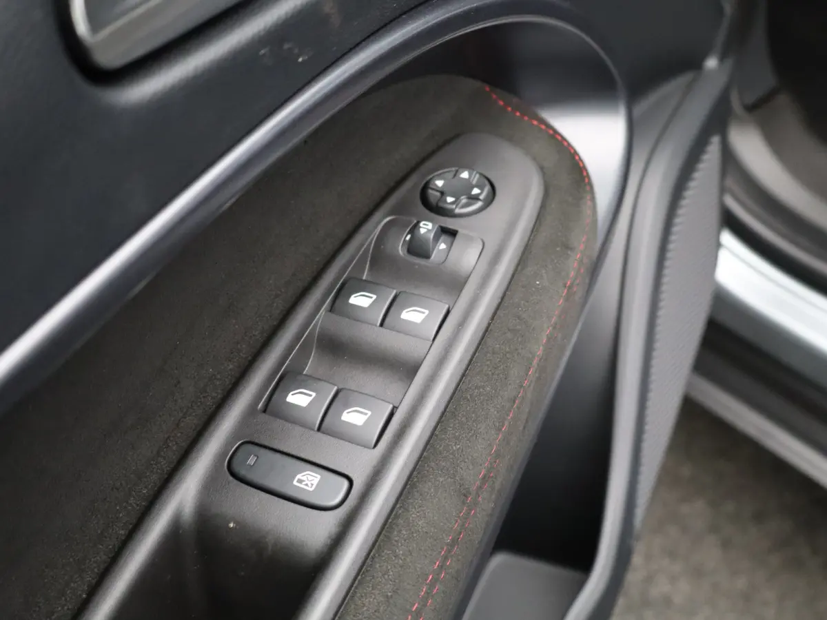 Elettrica Veloce 54 kWh 280 PK! | Sperdifferentieel | Sabelt Kuipstoelen | Camera | Parkeersensoren Voor en Achter | 20" Lichtmetalen Velgen | Elektrische Kofferklep | Stoelverwarming | Elek