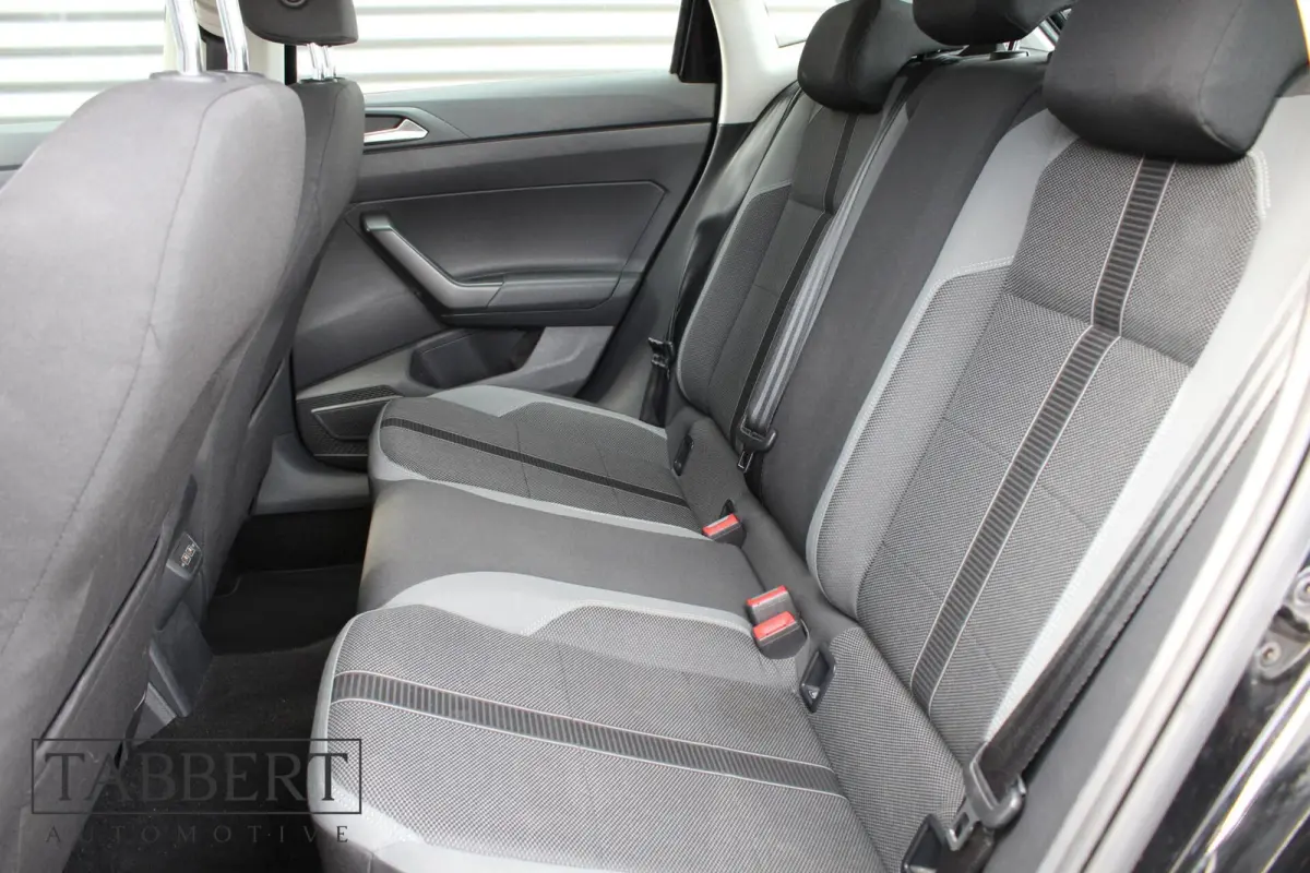 1.0 TSI Highline Automaat Zwart