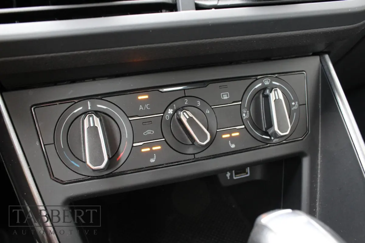 1.0 TSI Highline Automaat Zwart