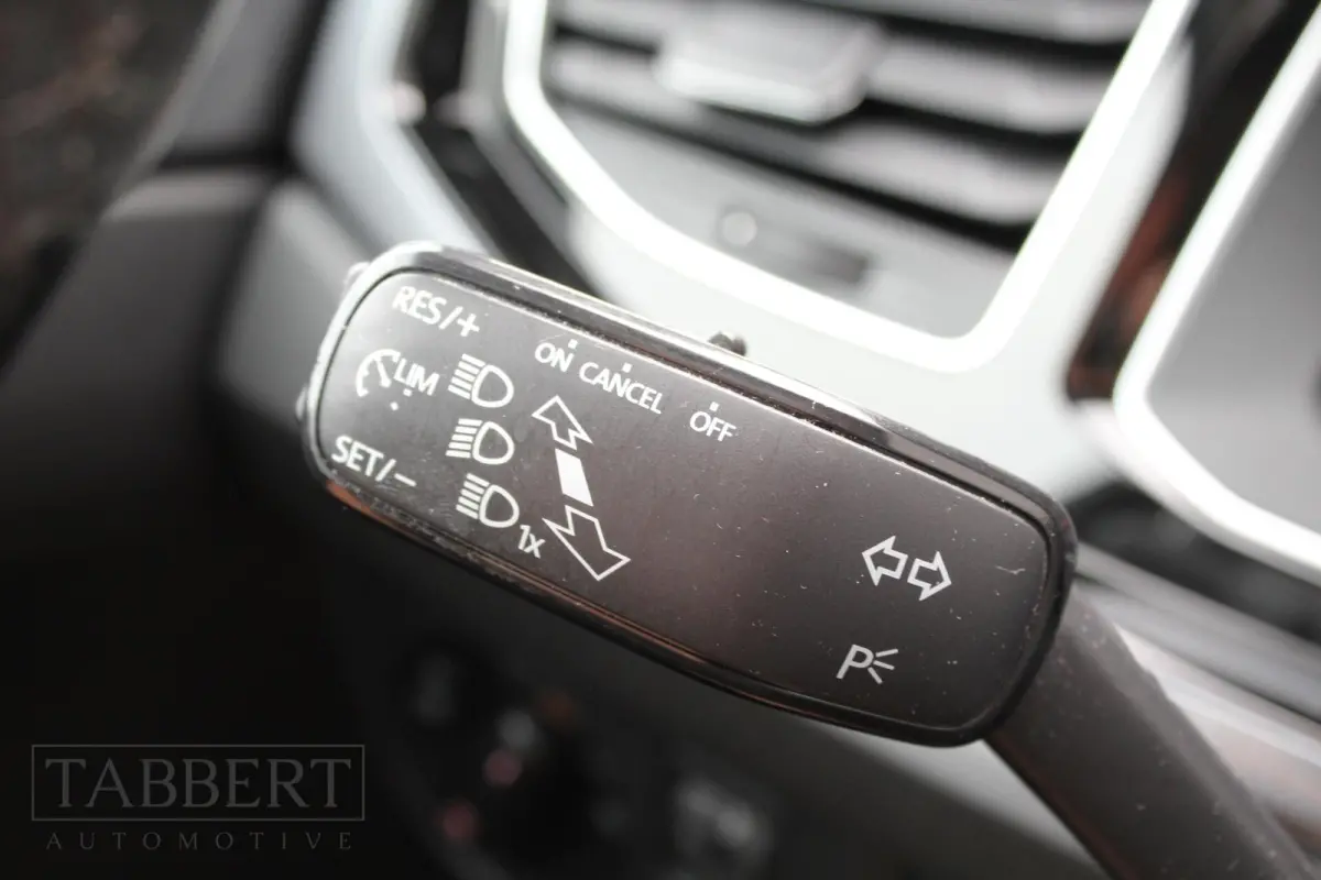 1.0 TSI Highline Automaat Zwart