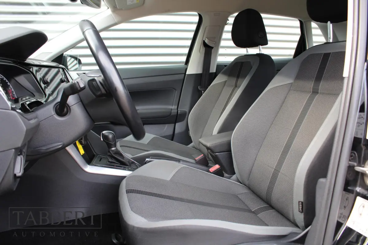 1.0 TSI Highline Automaat Zwart