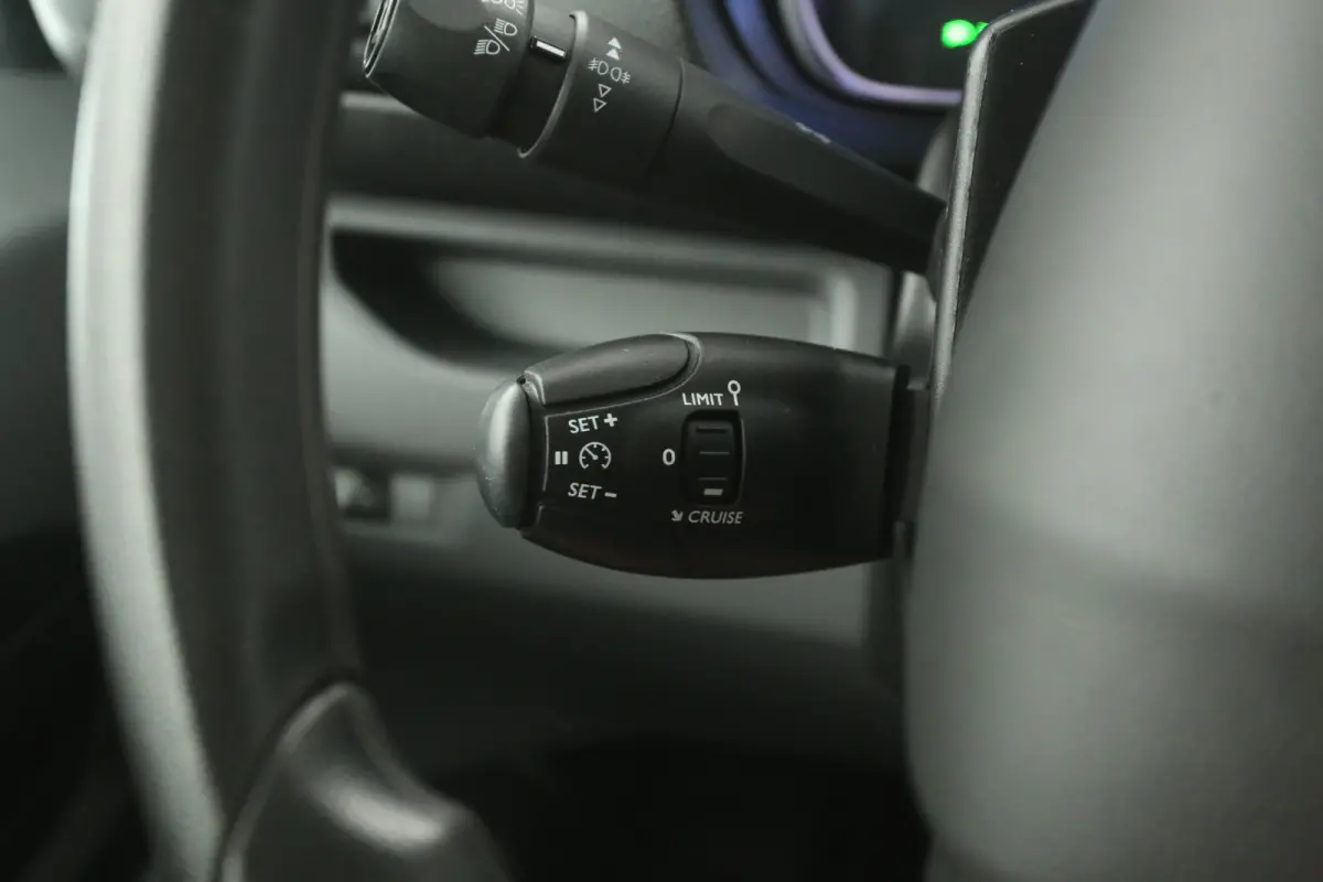 Elektrisch 75 kWh L2H1 Long Range | Snelladen | SOH 90% | Airco | Cruise | Camera | 3 Zits | 2xSchuifdeur | Carplay