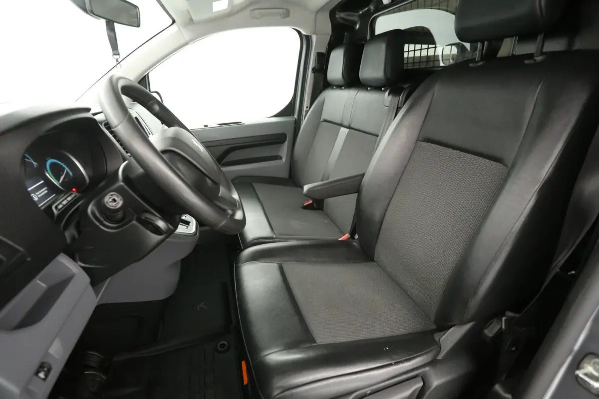 Elektrisch 75 kWh L2H1 Long Range | Snelladen | SOH 90% | Airco | Cruise | Camera | 3 Zits | 2xSchuifdeur | Carplay