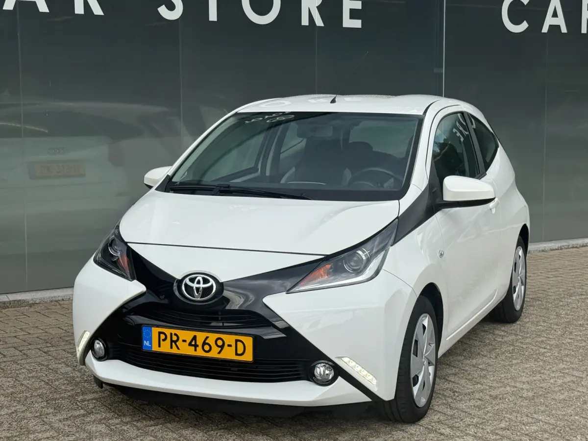 1.0 VVT-i x-play Navi|Camera|Dealer Onderhouden