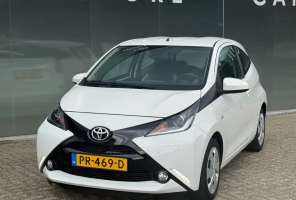 1.0 VVT-i x-play Navi|Camera|Dealer Onderhouden