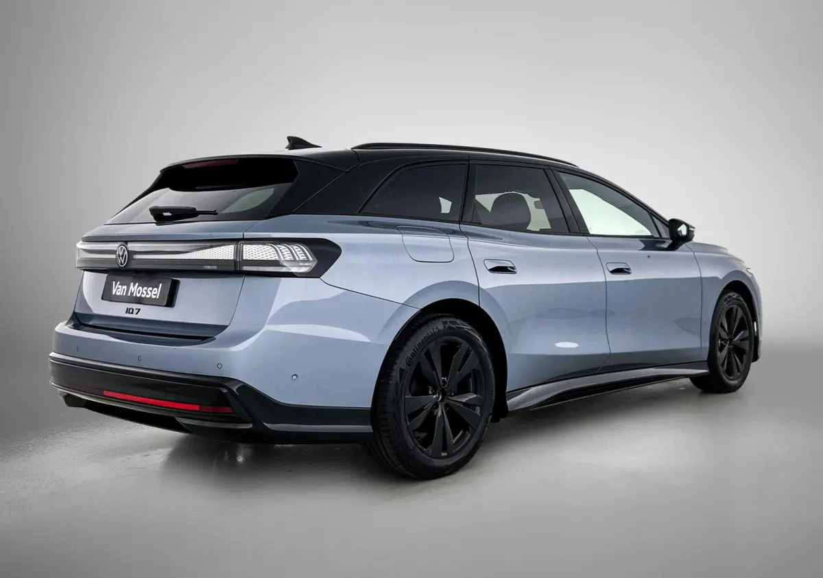Limited Edition Plus 59 kWh 204 PK | Apple Carplay draadloos | Draadloos laden telefoon | Dodehoek sensoren | Camera | LED koplampen | Android Auto draadloos | Head-up display | Stoelverwarm