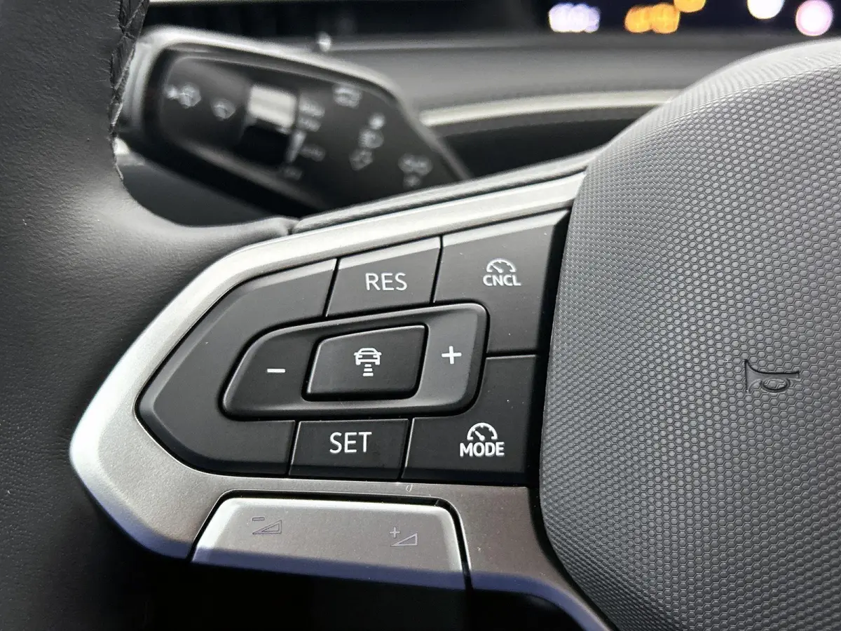 Limited Edition Plus 59 kWh 204 PK | Apple Carplay draadloos | Draadloos laden telefoon | Dodehoek sensoren | Camera | LED koplampen | Android Auto draadloos | Head-up display | Stoelverwarm