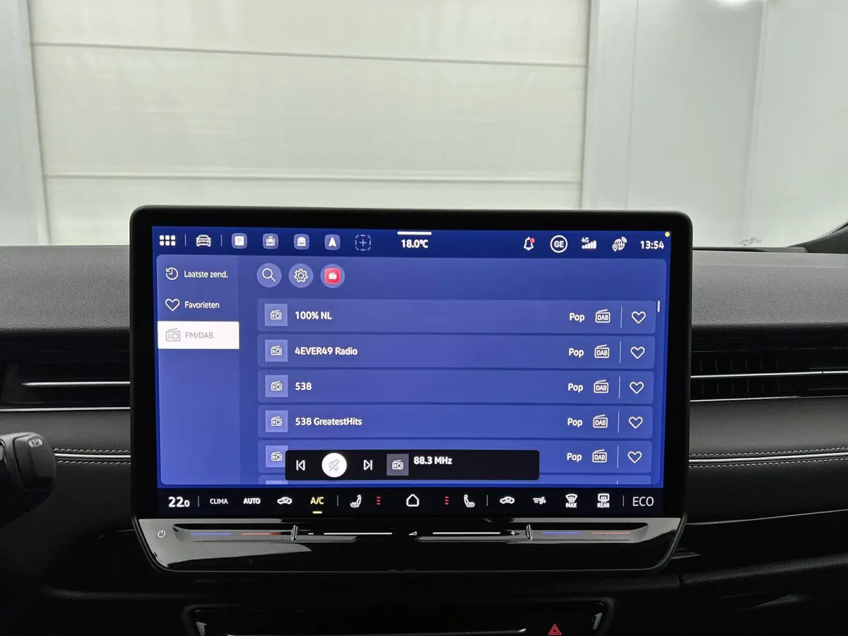 Limited Edition Plus 59 kWh 204 PK | Apple Carplay draadloos | Draadloos laden telefoon | Dodehoek sensoren | Camera | LED koplampen | Android Auto draadloos | Head-up display | Stoelverwarm