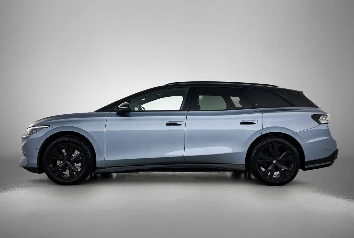 Limited Edition Plus 59 kWh 204 PK | Apple Carplay draadloos | Draadloos laden telefoon | Dodehoek sensoren | Camera | LED koplampen | Android Auto draadloos | Head-up display | Stoelverwarm
