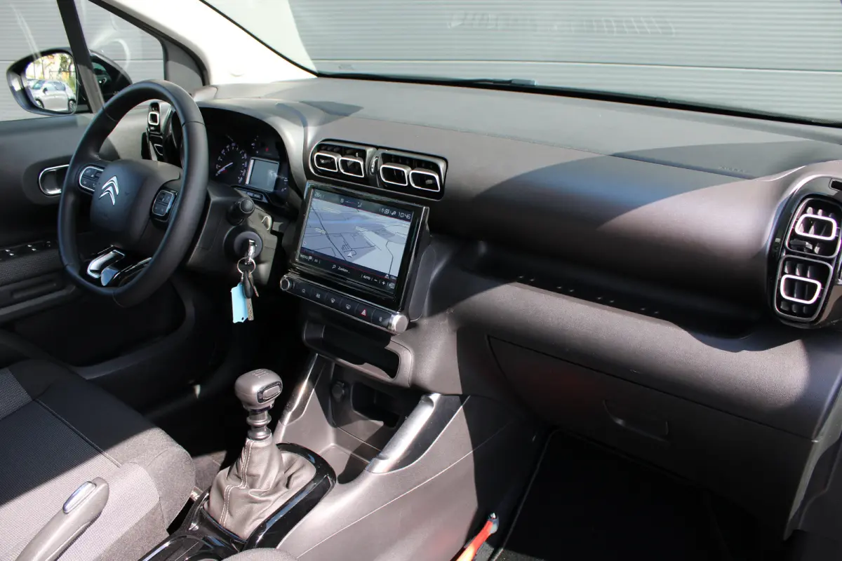 1.2 PureTech 110pk Feel | Navigatie | Bluetooth | Cruise control | All season | NL auto | 22.000km | Airconditioning |