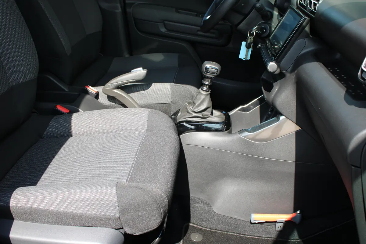 1.2 PureTech 110pk Feel | Navigatie | Bluetooth | Cruise control | All season | NL auto | 22.000km | Airconditioning |