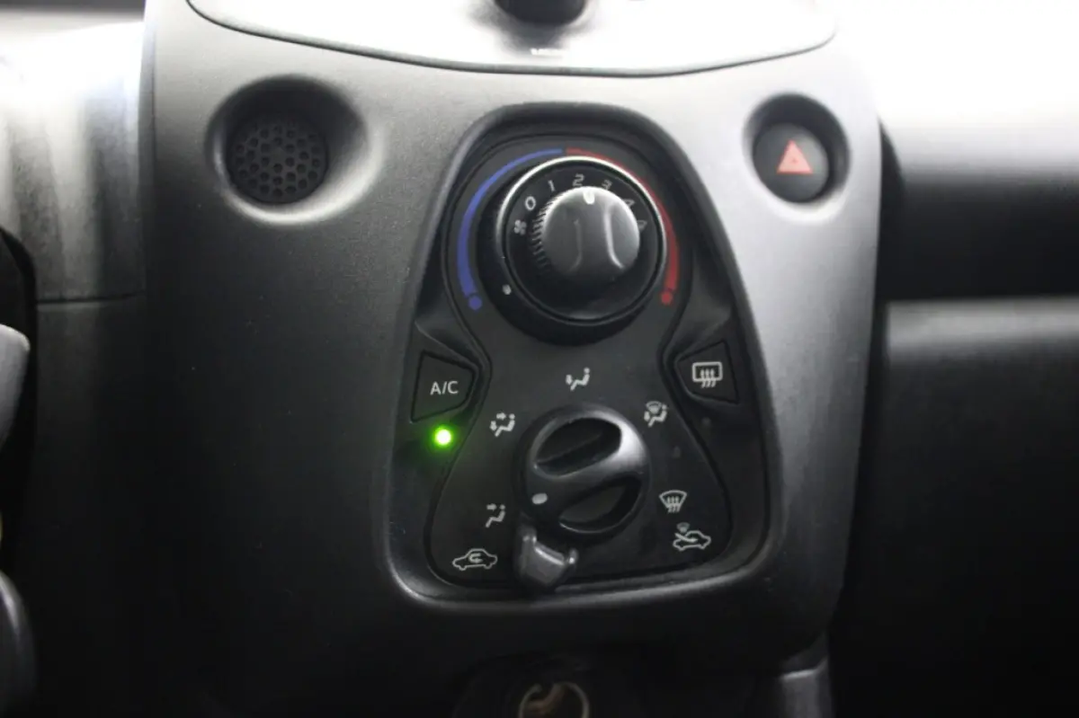 1.0 VVT-i x-fun 5 Deurs - Airco, Multifunctioneel Stuur