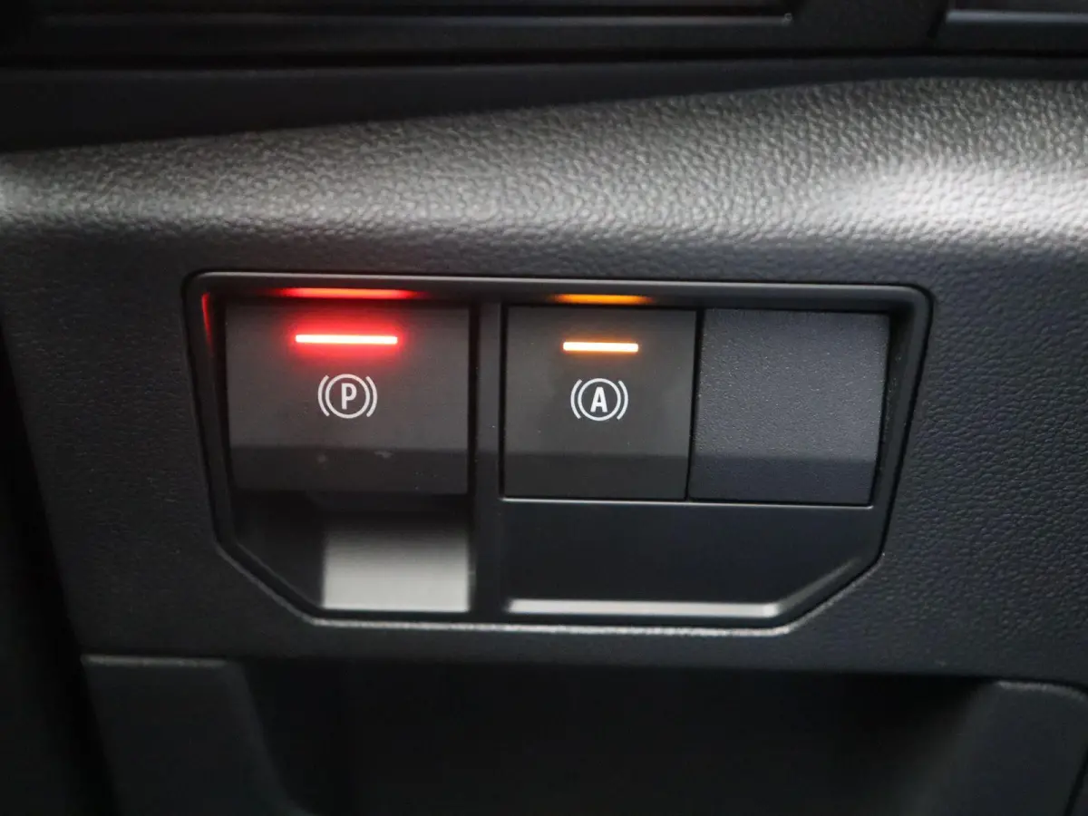 1.2 E-Tech full hybrid 200 iconic esprit Alpine | Facelift | Stoel-stuurverwarming | Adaptieve cruise control | Elektrisch bedienbare stoelen | Navigatie |