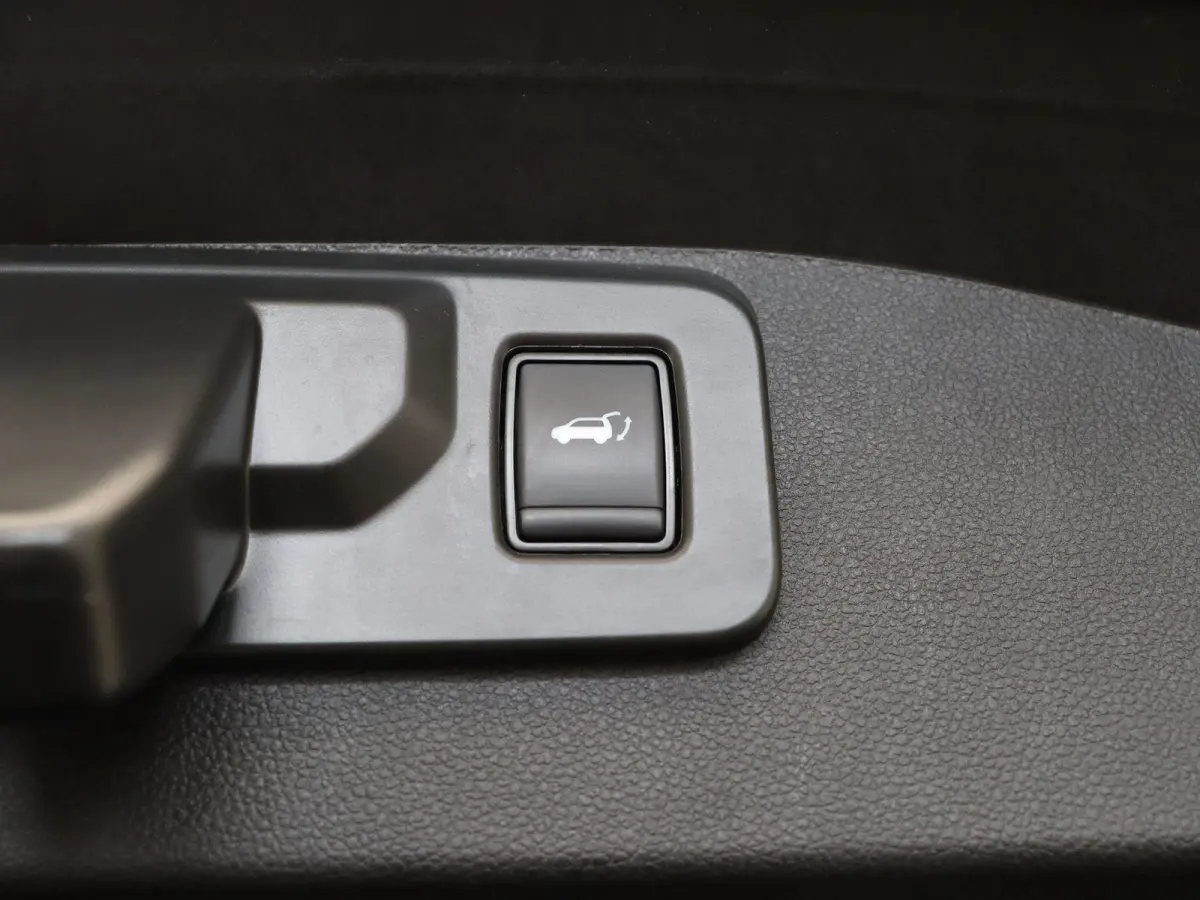 1.2 E-Tech full hybrid 200 iconic esprit Alpine | Facelift | Stoel-stuurverwarming | Adaptieve cruise control | Elektrisch bedienbare stoelen | Navigatie |
