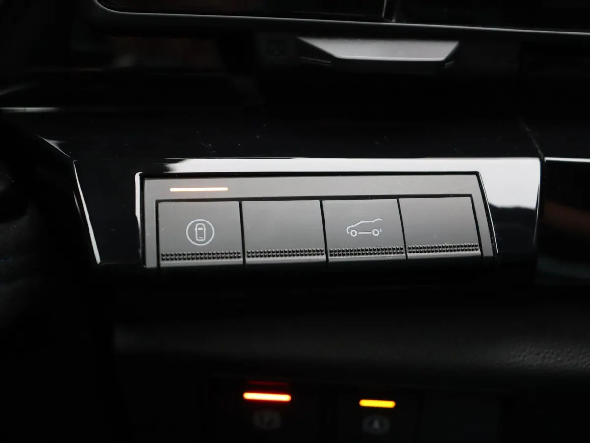 1.2 E-Tech full hybrid 200 iconic esprit Alpine | Facelift | Stoel-stuurverwarming | Adaptieve cruise control | Elektrisch bedienbare stoelen | Navigatie |