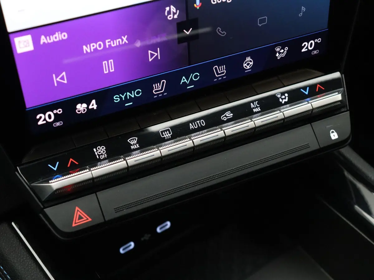 1.2 E-Tech full hybrid 200 iconic esprit Alpine | Facelift | Stoel-stuurverwarming | Adaptieve cruise control | Elektrisch bedienbare stoelen | Navigatie |