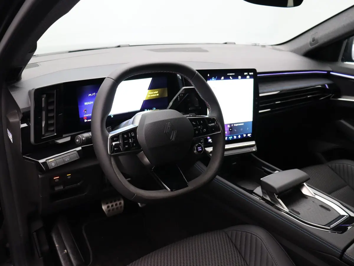 1.2 E-Tech full hybrid 200 iconic esprit Alpine | Facelift | Stoel-stuurverwarming | Adaptieve cruise control | Elektrisch bedienbare stoelen | Navigatie |