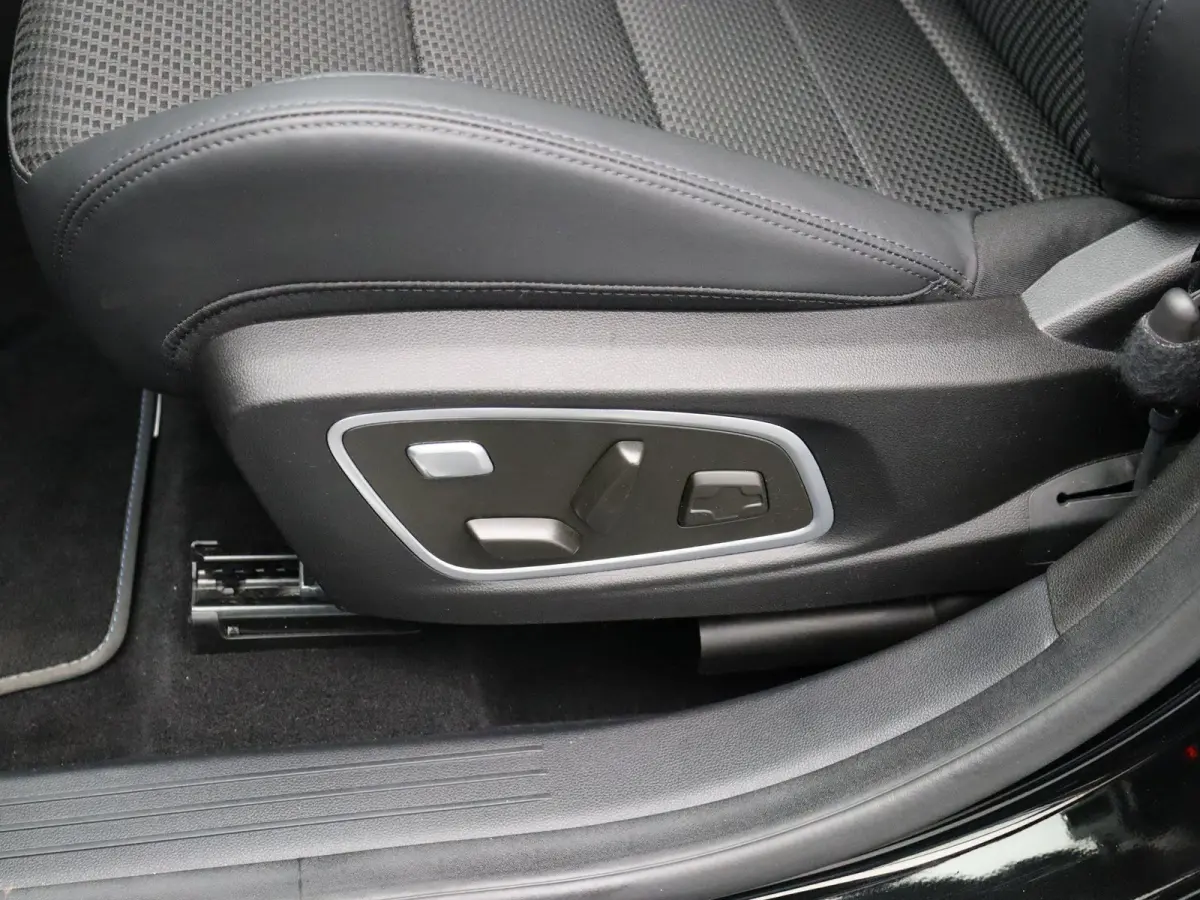 1.2 E-Tech full hybrid 200 iconic esprit Alpine | Facelift | Stoel-stuurverwarming | Adaptieve cruise control | Elektrisch bedienbare stoelen | Navigatie |